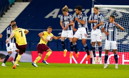 Burnley's Johann Berg Gudmundsson takes a free kick during the English Premier League soccer match between West Bromwich Albion and Burnley at the Hawthorns in West Bromwich, England, Monday Oct. 19, 2020. (Tim Keeton/Pool via AP) Burnley's Johann Berg Gudmundsson takes a free kick during the English Premier League soccer match between West Bromwich Albion and Burnley at the Hawthorns in West Bromwich, England, Monday Oct. 19, 2020. (Tim Keeton/Pool via AP)