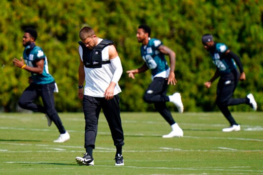 Philadelphia Eagles' Zach Ertz stretches during practice at the NFL football team's training facility, Thursday, Oct. 1, 2020, in Philadelphia.  (AP Photo/Matt Slocum, Pool)