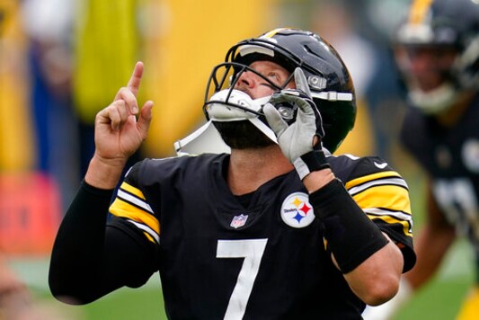 Pittsburgh Steelers quarterback Ben Roethlisberger (7) celebrates a touchdown during the first half of an NFL football game against the Philadelphia Eagles, Sunday, Oct. 11, 2020, in Pittsburgh. (AP Photo/Keith Srakocic) Pittsburgh Steelers quarterback Ben Roethlisberger (7) celebrates a touchdown during the first half of an NFL football game against the Philadelphia Eagles, Sunday, Oct. 11, 2020, in Pittsburgh. (AP Photo/Keith Srakocic)