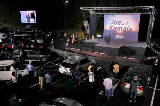 Democratic U.S. vice presidential nominee Senator Kamala Harris speaks at a drive-in campaign rally in Fayetteville, North Carolina, U.S., November 1, 2020. REUTERS/Jonathan Drake
Democratic U.S. vice presidential nominee Senator Kamala Harris speaks at a drive-in campaign rally in Fayetteville, North Carolina, U.S., November 1, 2020. REUTERS/Jonathan Drake