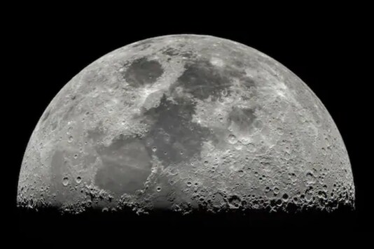 If successfully launched, the probe is expected to land on the moon in late November. (Image: Miguel Claro.)