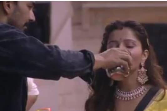 Bigg Boss 14: Rubina Dilaik, Abhinav Shukla Celebrate Karva Chauth Inside the House Bigg Boss 14: Rubina Dilaik, Abhinav Shukla Celebrate Karva Chauth Inside the House