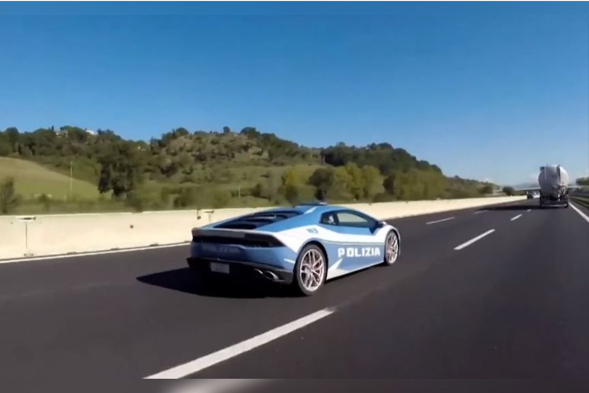 Italian Police Uses Lamborghini Huracan Sportscar to Transport Kidney 500km  Across Country: Watch Video
