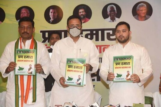 RJD leader Tejaswi Yadav and Congress General Secretary Randeep Singh Surjewala during a joint press conference ahead of Bihar Assembly elections, in Patna. (Image: PTI)