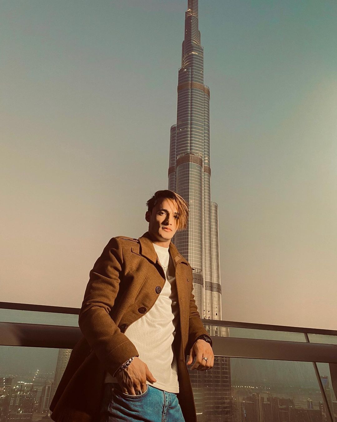 Asim Riaz Looks Dapper as He Poses in Front of Dubai Skyscrapers