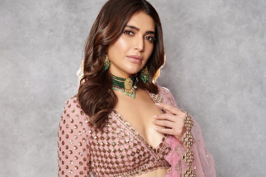 Karishma tanna single