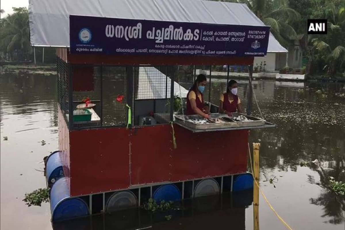 Watch: These Two Local Women are Running a Floating Fish Stall in Kerala's Kottayam