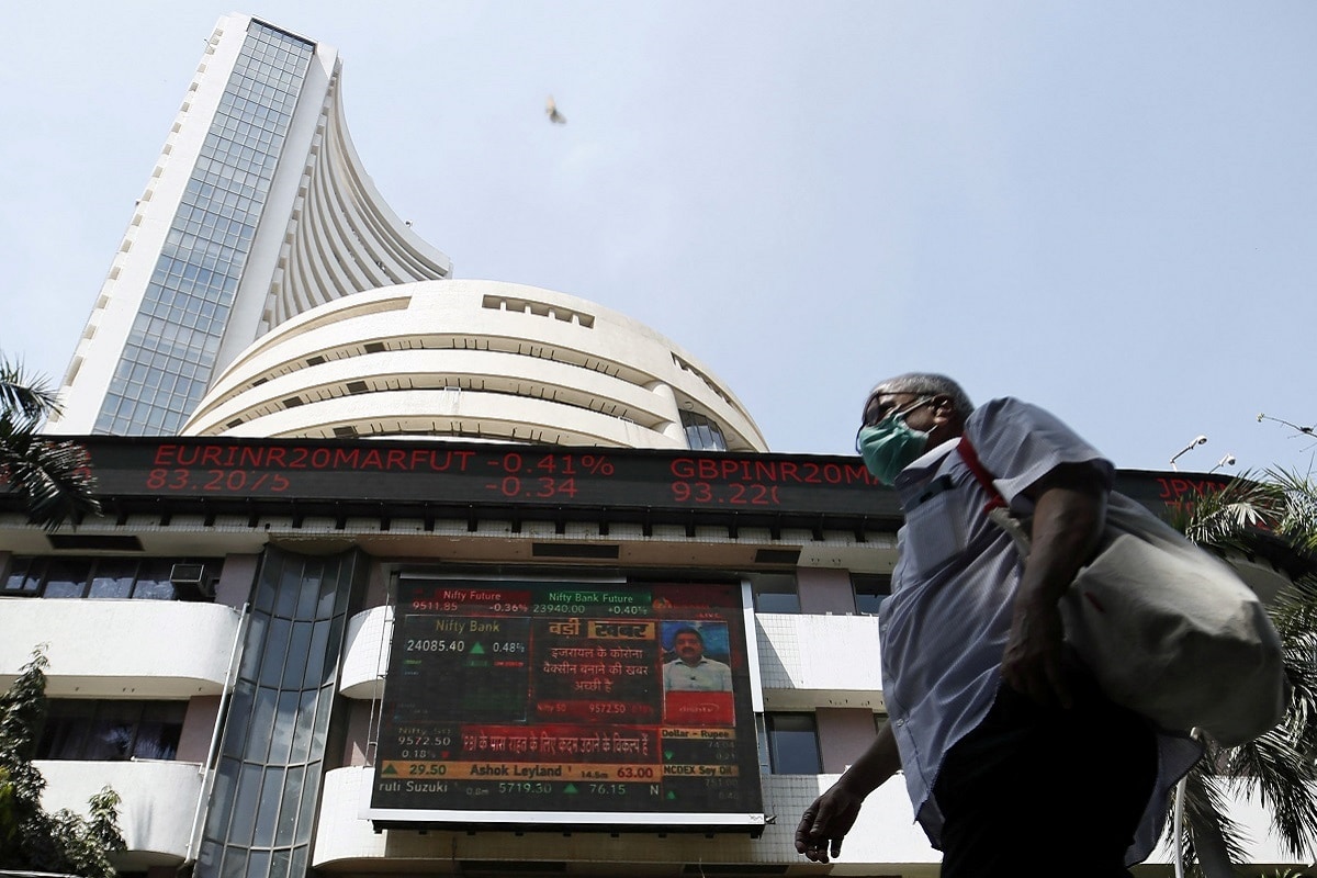 sensex drops 110 points despite positive trend in global markets; reliance, it stocks weigh