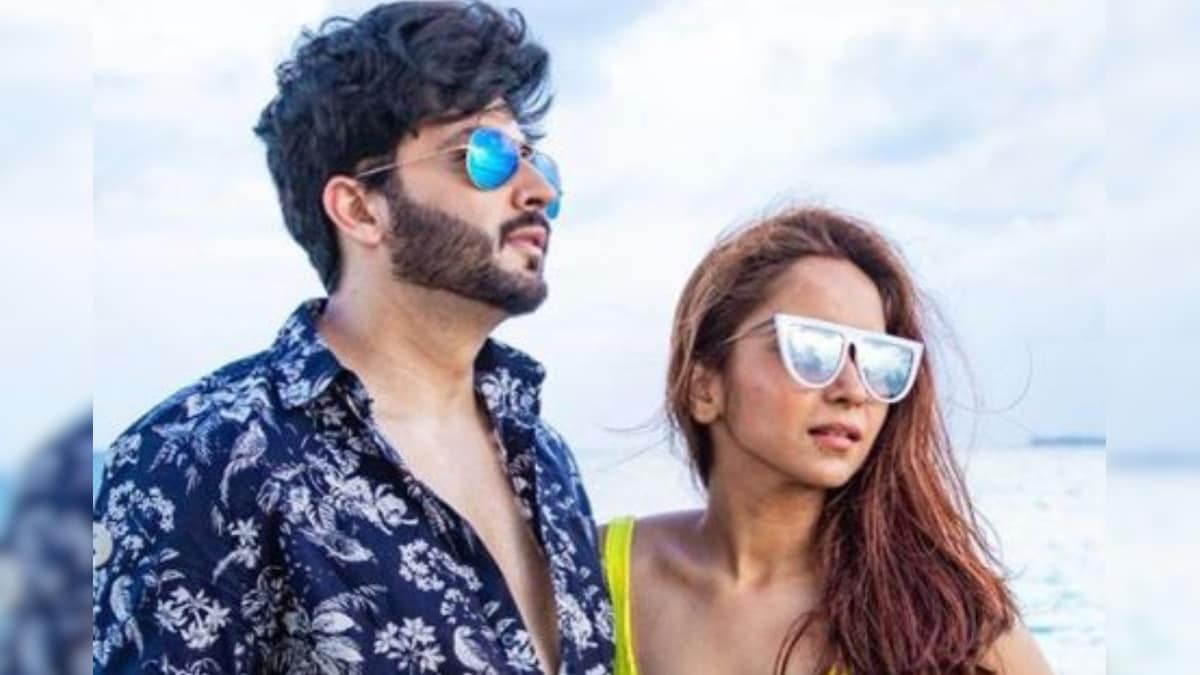 Dheeraj Dhoopar, Wife Vinny Celebrate Wedding Anniversary in Maldives