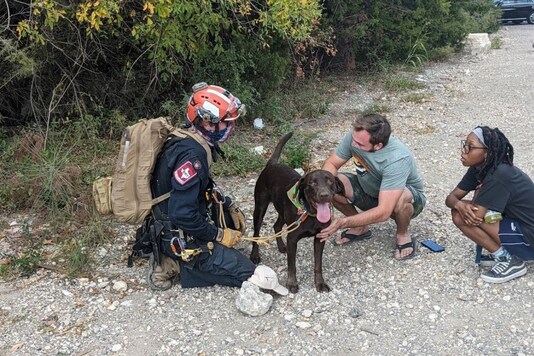 A dog in Texas survives 70-foot fall.
(Credit: @ATCEMS/ Twitter)
