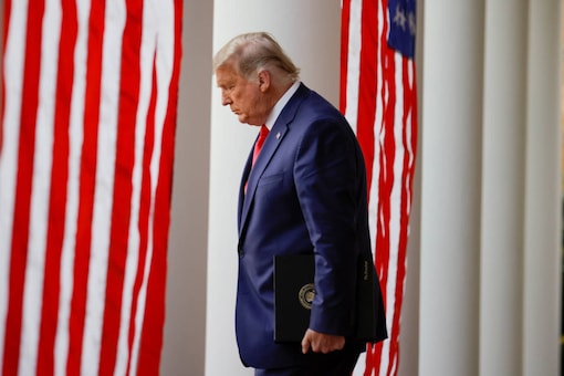 File photo: US President Donald Trump walks down the West Wing colonnade from the Oval Office to the Rose Garden to deliver an update on the so-called "Operation Warp Speed" program, at the White House in Washington, on November 13, 2020. (REUTERS/Carlos Barria/File Photo)