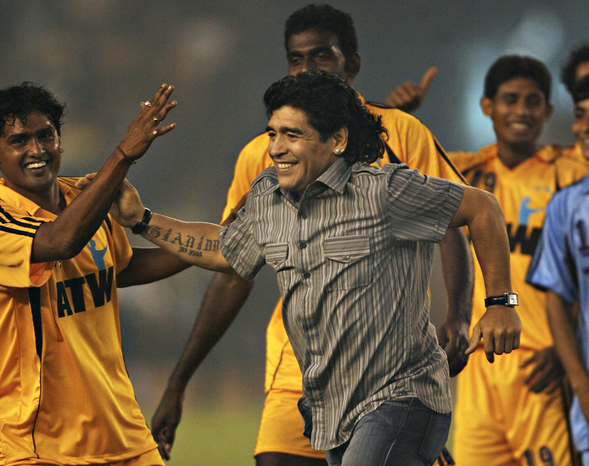  Argentina's national team coach and former football star Diego Armando Maradona (C) is greeted by Indian footballers during a felicitation programme at Salt Lake Stadium in Kolkata on December 6, 2008. Soccer superstar Diego Maradona said he was greatly touched by the frenzy over his brief visit here and promised to come back to India again in future. AFP PHOTO/Deshakalyan CHOWDHURY (Photo: AFP)