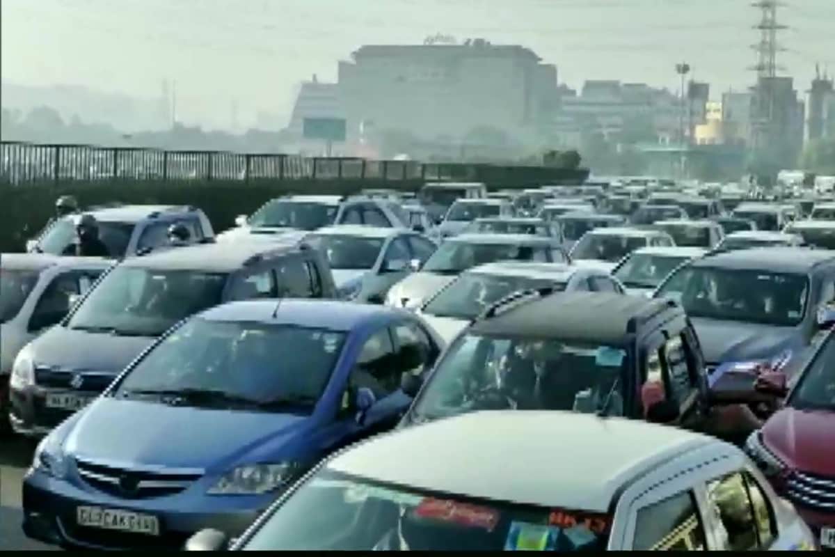 Traffic Diverted at Akshardham Due to Ghazipur Sit-in, Four Metro Stations Closed for Service