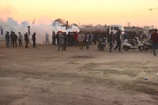 Delhi govt officials reach Nirankari Samagam Ground, Burari to review arrangements for farmers' ‘Delhi Chalo’ protest. (Image: Twitter/ANI) Delhi govt officials reach Nirankari Samagam Ground, Burari to review arrangements for farmers' ‘Delhi Chalo’ protest. (Image: Twitter/ANI)