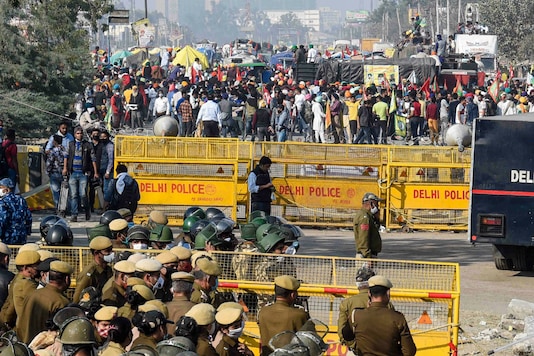 Farmers protest at Singhu border against the Centre's farm laws. (PTI)