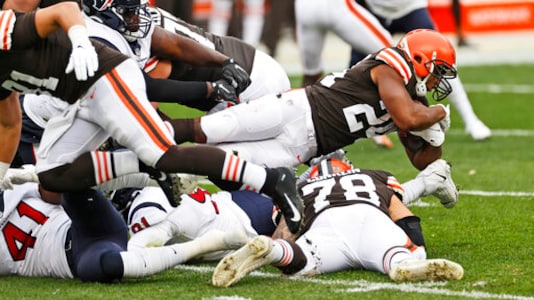Chubb, Hunt Push Browns Past Texans 10-7 In Wild Weather Chubb, Hunt Push Browns Past Texans 10-7 In Wild Weather