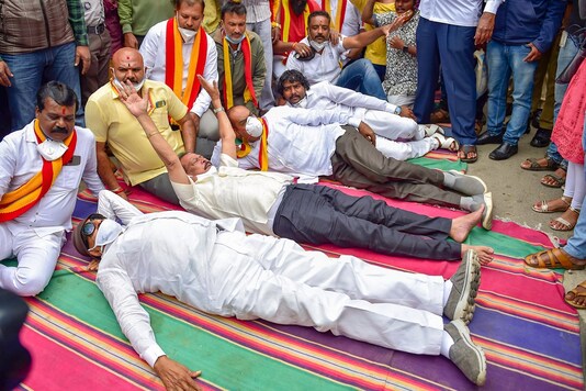 Pro-Kannada activist Vatal Nagraj along with members of various Kannada organizations stage a protest against the State Government over the sanctioning of funds to form the Maratha Development Board, in Bengaluru, Friday, Dec 4, 2020. (Image: PTI)
