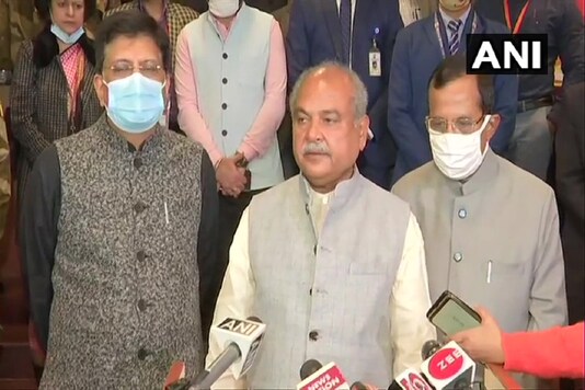 Union Agriculture Minister Narendra Singh Tomar (centre) while addressing media after talks with farmers at Vighyan Bhawan in Delhi. (Image: ANI)