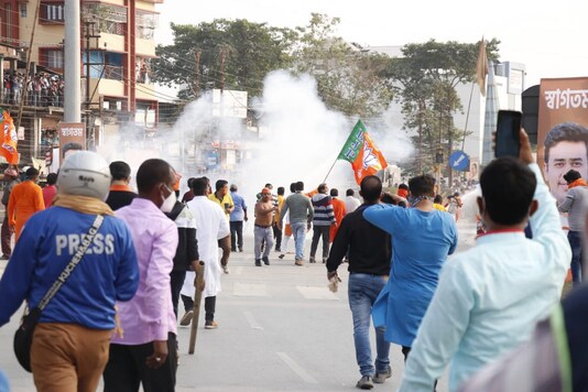 The police used water cannons and burst tear gas shells to stop the BJP workers from moving ahead, and were pelted with stones by the protesters in return. (Photo: Twitter)