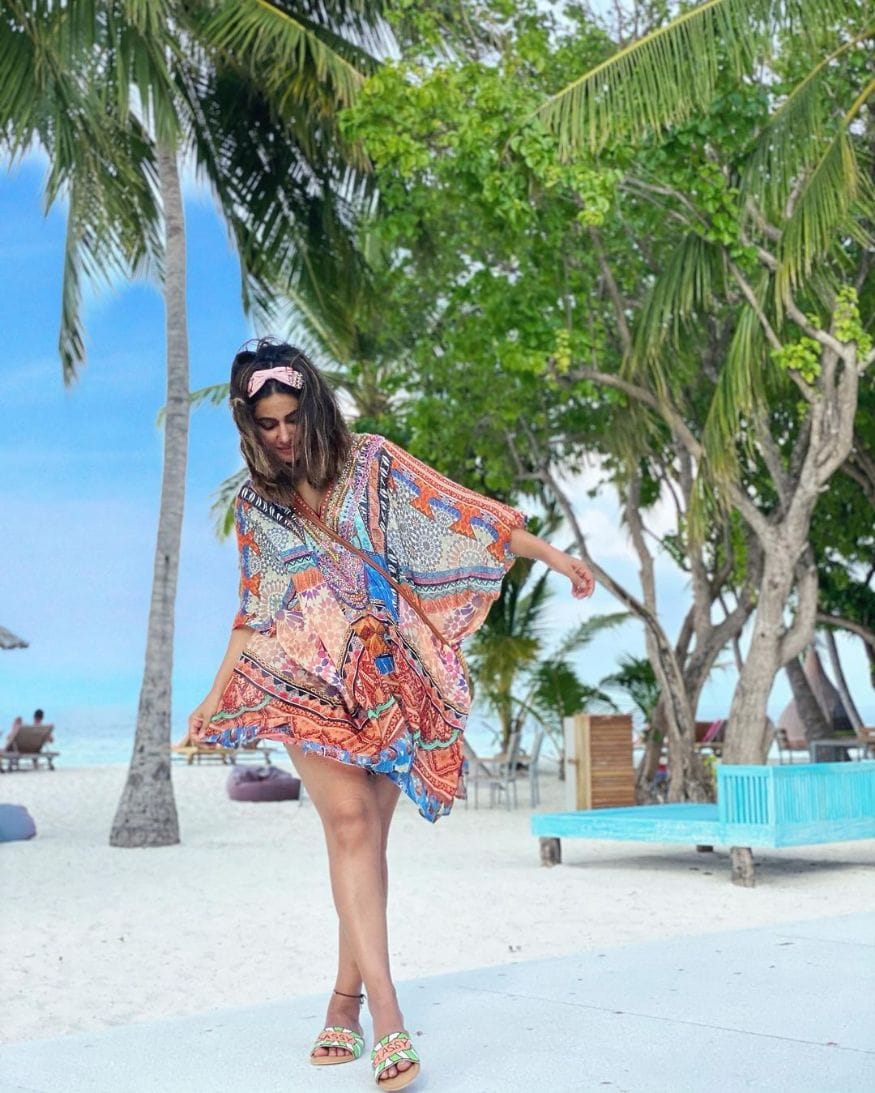 Hina Khan Shares Alluring Pictures From Her Maldives Vacation - News18
