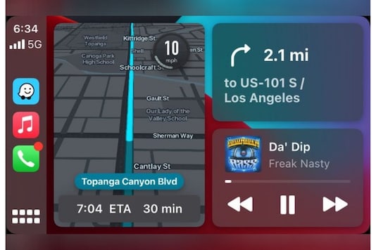 Waze on Apple CarPlay Dashboard
