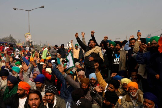 Farmers shout slogans at a protest site during a nationwide strike against the new farm laws at Singhu border near Delhi on December 8, 2020. (REUTERS/Danish Siddiqui)