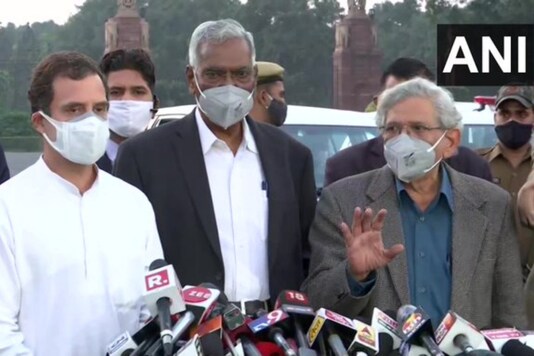 A delegation of opposition parties including Rahul Gandhi, Sharad Pawar and Left leaders on Wednesday met President Ram Nath Kovind seeking repeal of the three farm laws. (Image: ANI)
