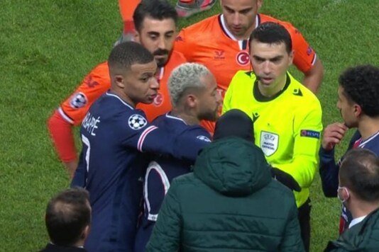 Paris St Germain and Istanbul Basaksehir (Photo Credit: Twitter)