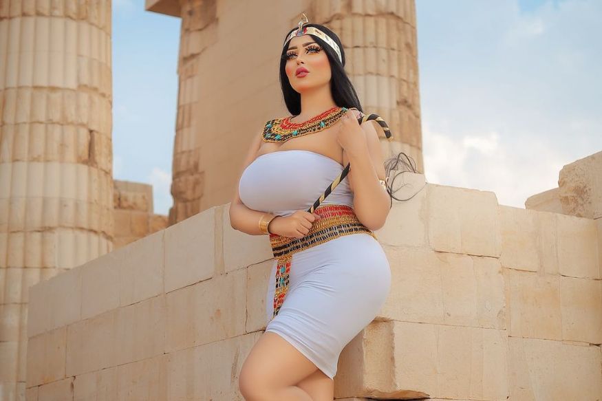 A voluptuous big chested Egyptian girl arrested for taking photos in front ...
