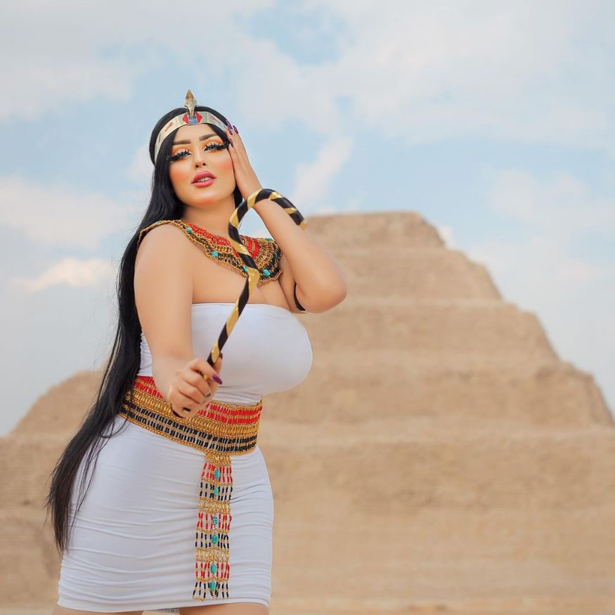 A voluptuous big chested Egyptian girl arrested for taking photos in front ...