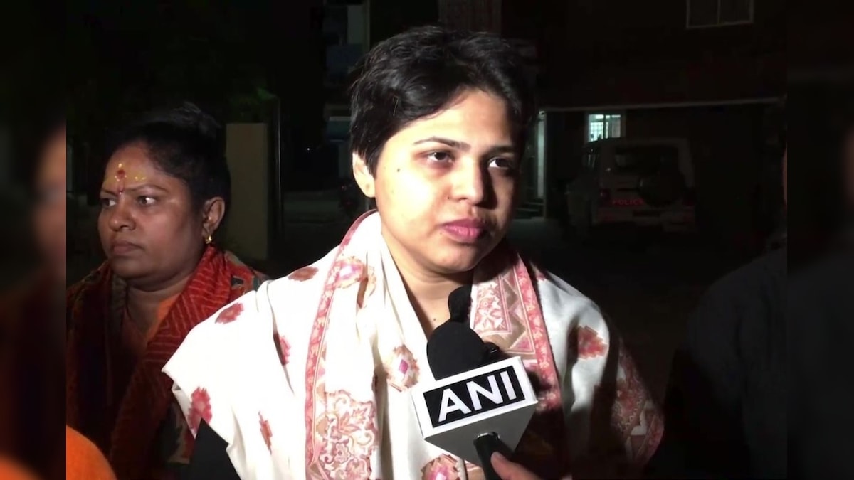 Activist Trupti Desai and Aides Detained on Way to Shirdi, Released Later