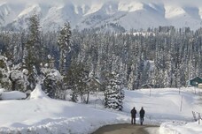 Kashmir Valley Turns Into Winter Wonderland After Season's First Snowfall