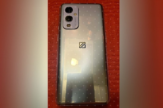 Alleged live image of OnePlus 9. (Image source: Phone Arena)