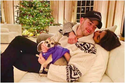Priyanka Chopra Nick Jonas Ring In Holiday Spirit With This Mushy Pic Newsrepublic24 newsrepublic24