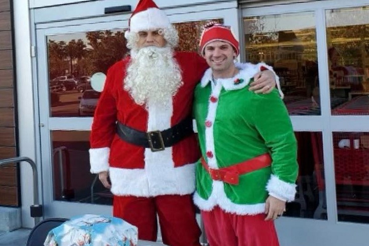 Not on Santa's Watch: US Cops Dress up as Father Christmas, Elf to ...