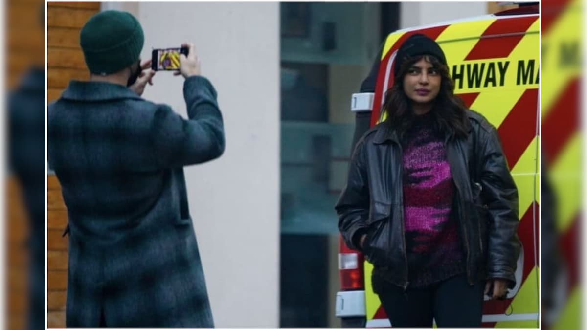 Nick Jonas Snaps Priyanka Chopra's Pics Mid-street and We're in Love with Him