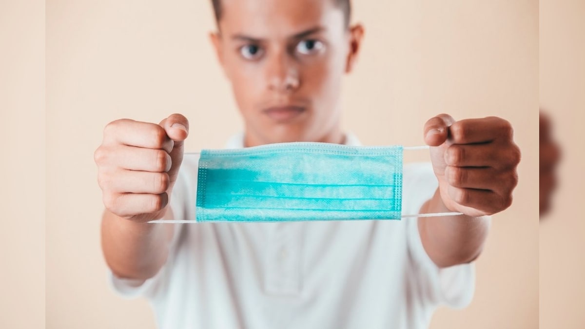 Surgical Masks or Cotton Face Coverings? Scientists Reveal the Best Way