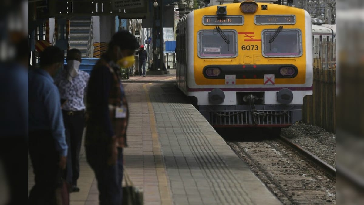 Real-life Hero Cop Saves Elderly Woman, Grandson in Nick of Time at Mumbai Train Station