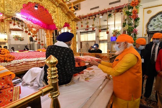 PM Modi made a surprise visit to Gurudwara Rakab Ganj Sahib on Sunday.