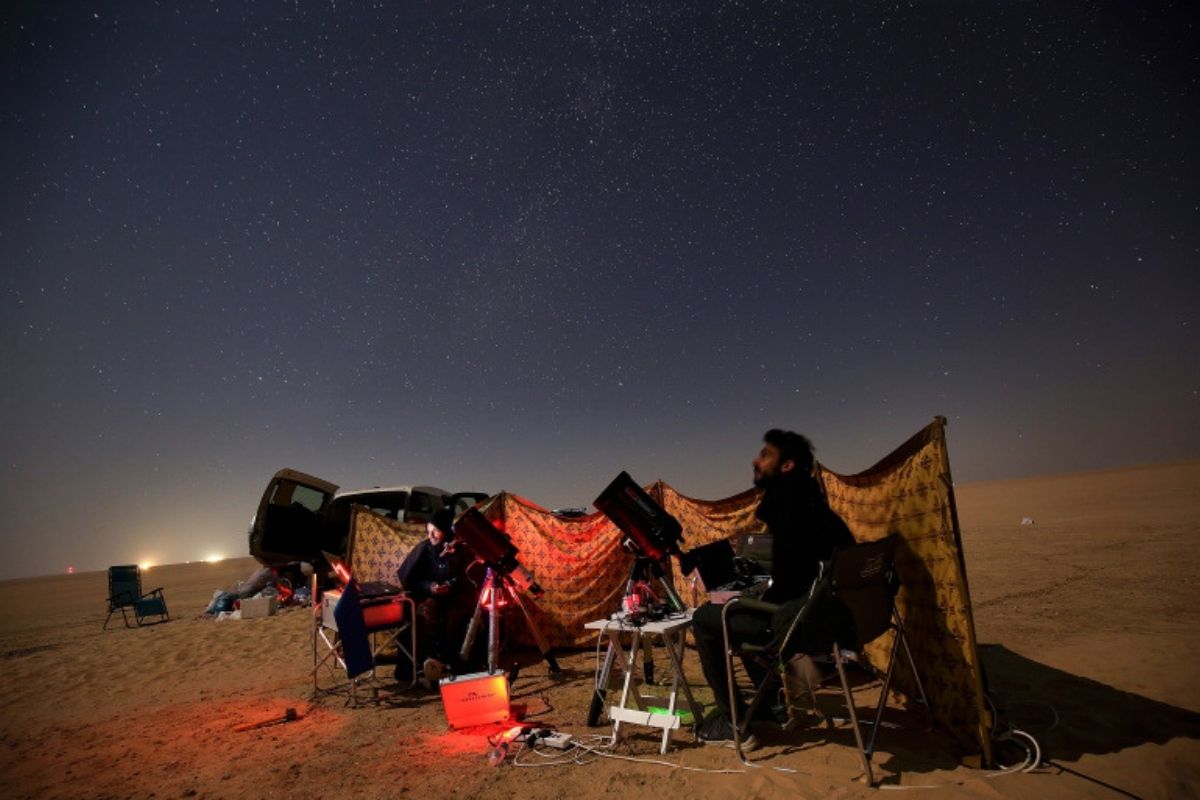 Hundreds of Space Fans Gather to Watch as Jupiter and Saturn 'Merge' in Rare Celestial Event - Vimarsana News