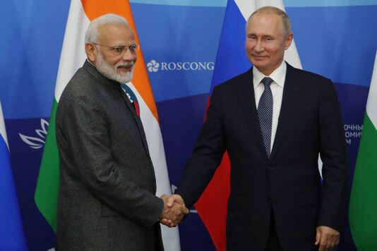 Russian President Vladimir Putin and Prime Minister Narendra Modi shake hands during a signing ceremony following their talks on the sidelines of the Eastern Economic Forum in Vladivostok, Russia on September 4, 2019. (Sputnik/Mikhail Klimentyev/Kremlin via REUTERS)