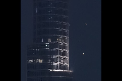 The Great Conjuncture of Jupiter and Saturn behind Burj Khalifa.
(Credit: Twitter/ @djflore) 