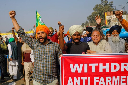 Farmers shout slogans at Singhu border during a protest against the new farm laws, in New Delhi on December 25, 2020. (PTI Photo/Ravi Choudhary) Farmers shout slogans at Singhu border during a protest against the new farm laws, in New Delhi on December 25, 2020. (PTI Photo/Ravi Choudhary)
