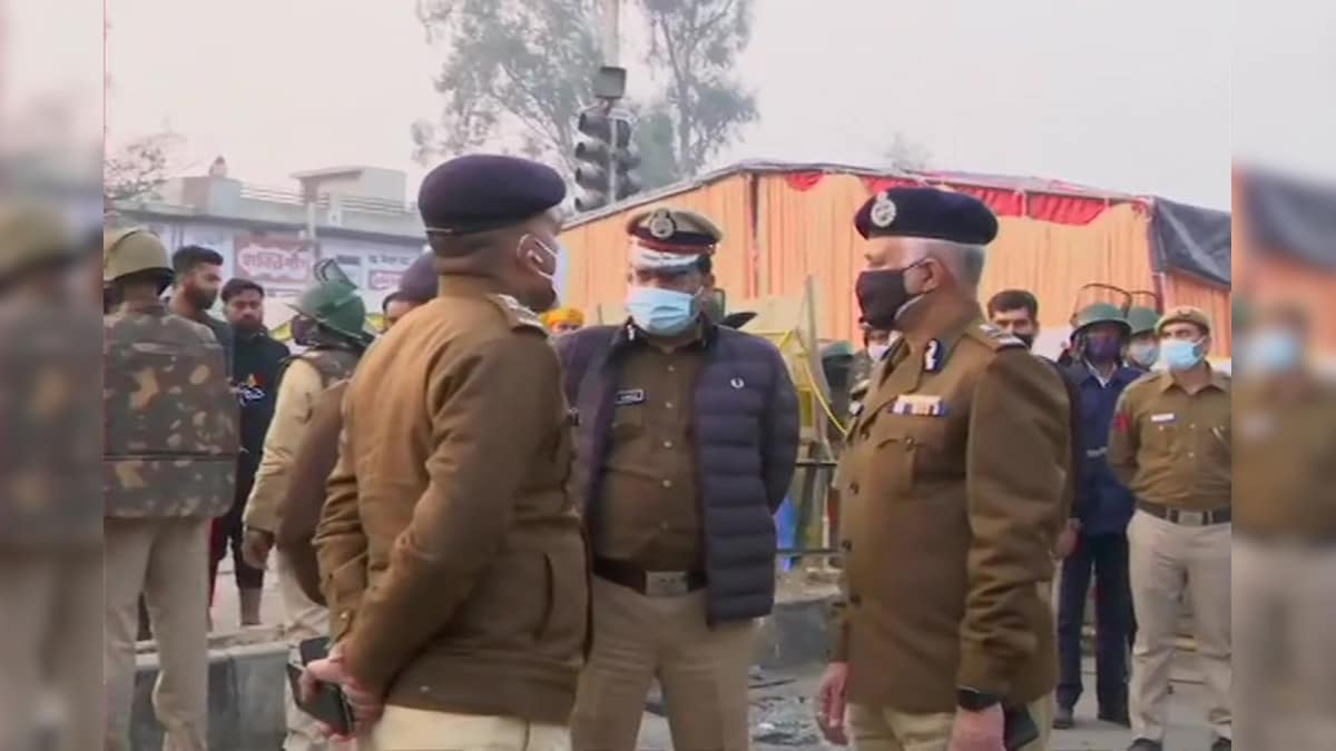 Delhi Police Commissioner Visits Singhu Border, Reviews Law and Order Situation