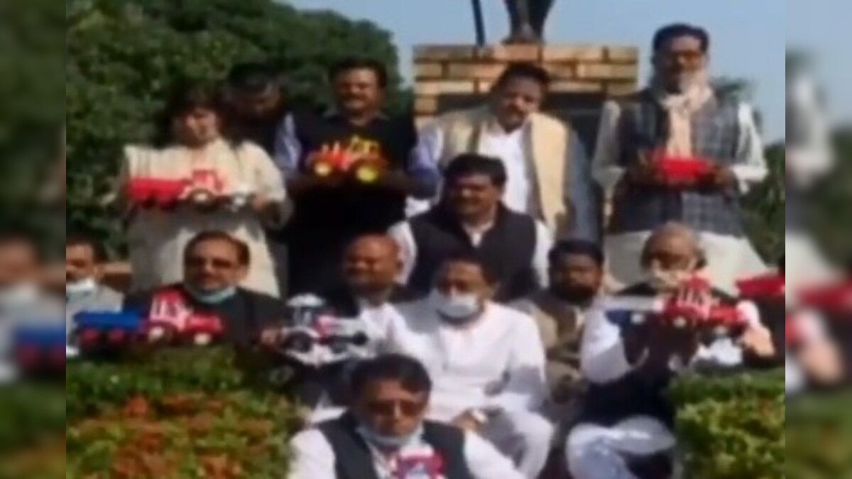 MP Congress Junks Protest Atop Tractors, Holds Sit-in at State Assembly to Show Support for Farmers