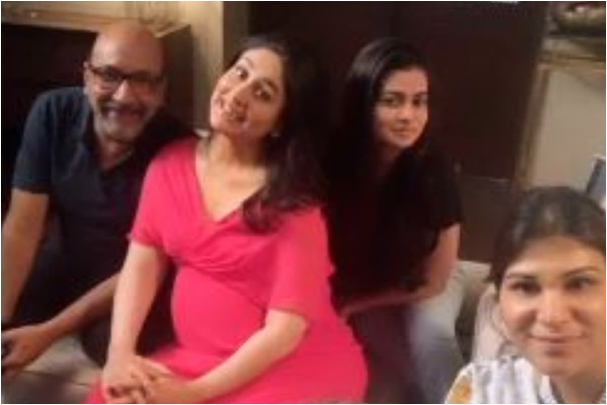 'Waiting to Pop': Kareena Kapoor Khan's Pregnancy Glow is Unmissable in This Pic - News18
