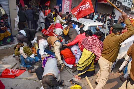 Police baton charge on All India Kisan Sangharsh Coordination Committee activists during their Raj Bhawan march against Centre's farm reform laws, in . Patna on Tuesday. (PTI) Police baton charge on All India Kisan Sangharsh Coordination Committee activists during their Raj Bhawan march against Centre's farm reform laws, in . Patna on Tuesday. (PTI)