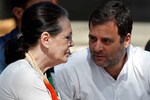 Congress leaders Sonia Gandhi and Rahul Gandhi. (File photo/Reuters)