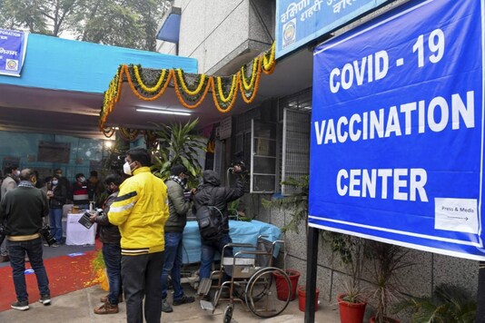 Media personnel are seen outside a health center being used for dry run or a mock drill for Covid-19 vaccine delivery in New Delhi on January 2, 2021. (Photo by Prakash SINGH / AFP)