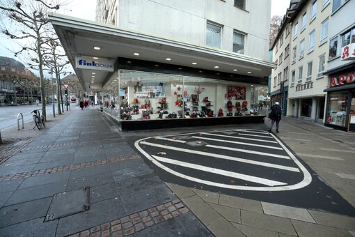 The almost empty Ludwigstrasse is seen as the coronavirus disease (COVID-19) outbreak continues in Mainz, Germany December 22, 2020. REUTERS/Ralph Orlowski
